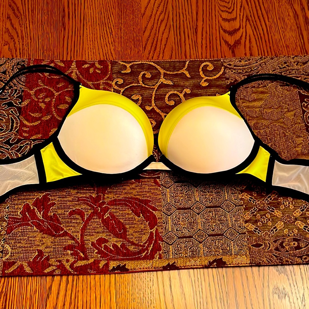 Victoria’s Secret push up Bra 34c